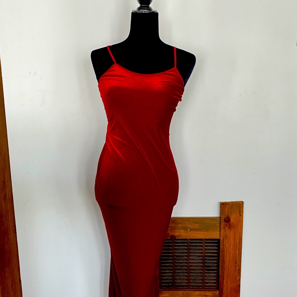 Robe en velours rouge